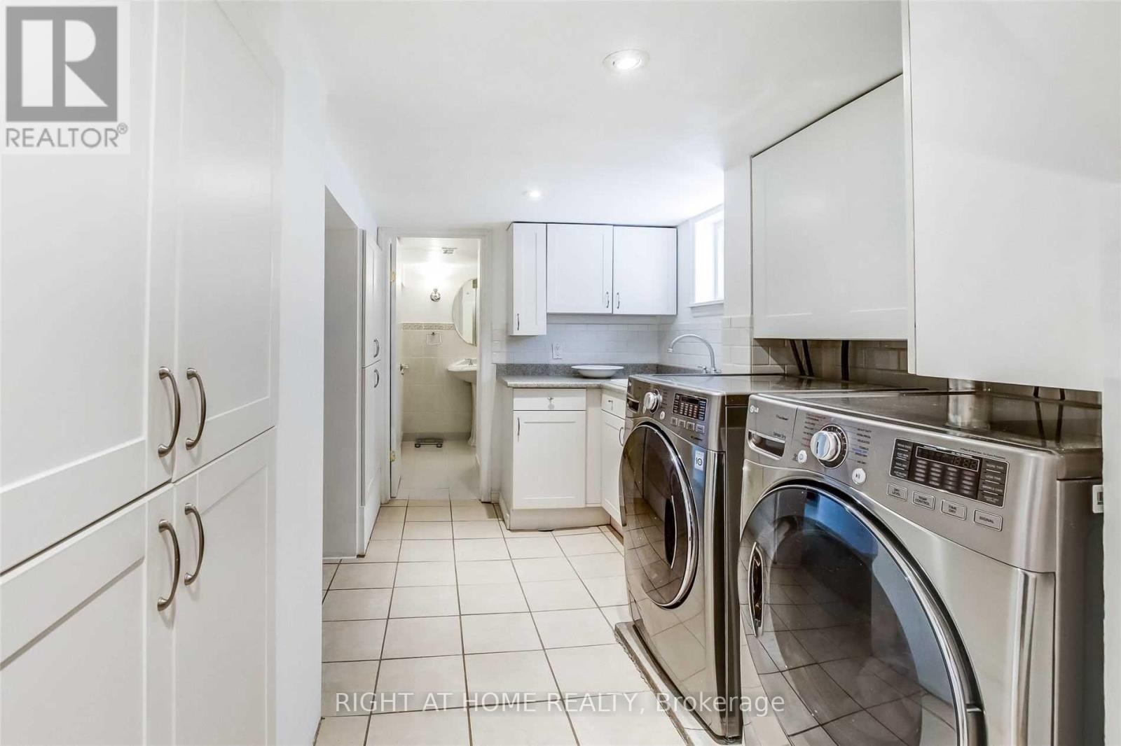 












479 RIMILTON AVENUE

,
Toronto (Alderwood),




Ontario
M8W2H2

