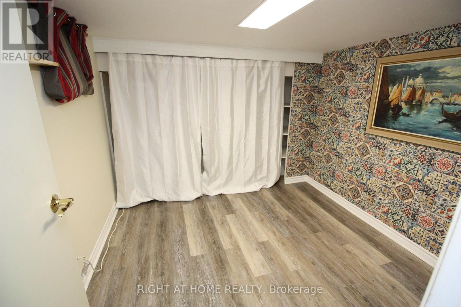 












479 RIMILTON AVENUE

,
Toronto (Alderwood),




Ontario
M8W2H2

