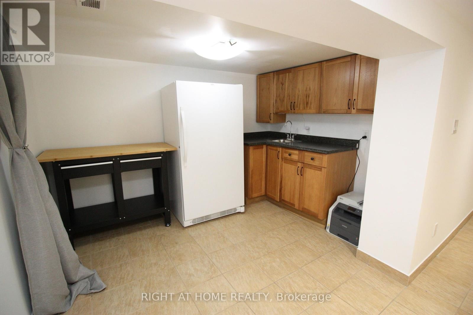












479 RIMILTON AVENUE

,
Toronto (Alderwood),




Ontario
M8W2H2

