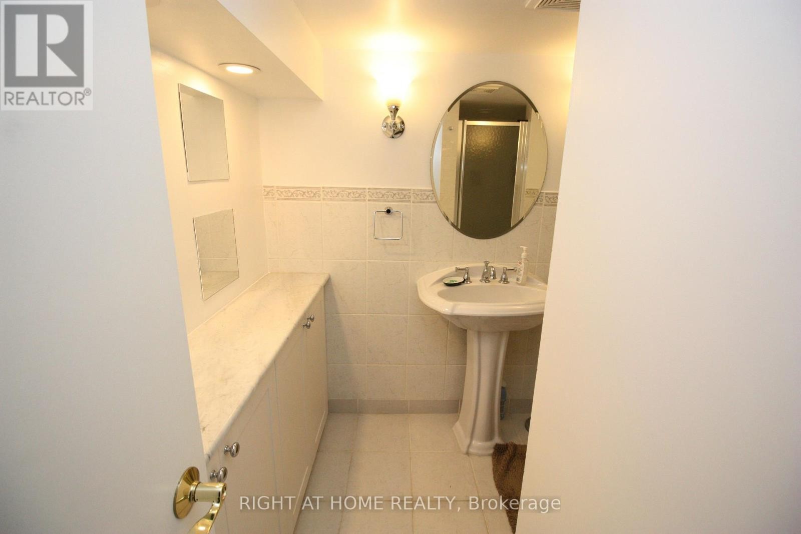 












479 RIMILTON AVENUE

,
Toronto (Alderwood),




Ontario
M8W2H2

