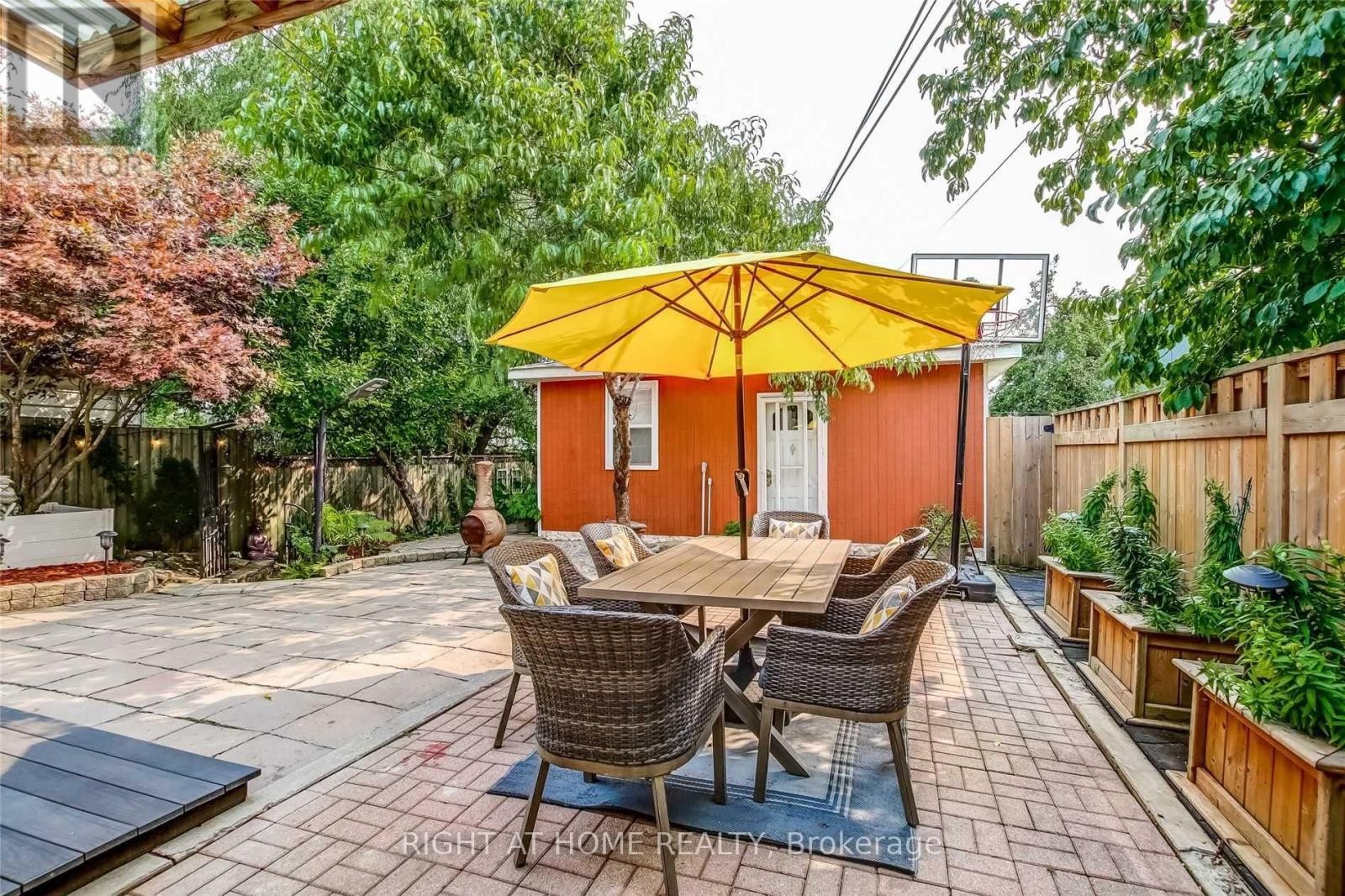 












479 RIMILTON AVENUE

,
Toronto (Alderwood),




Ontario
M8W2H2

