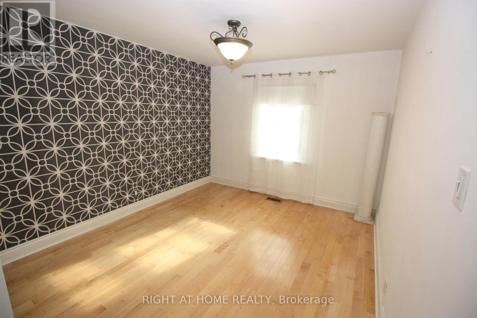 












479 RIMILTON AVENUE

,
Toronto (Alderwood),




Ontario
M8W2H2

