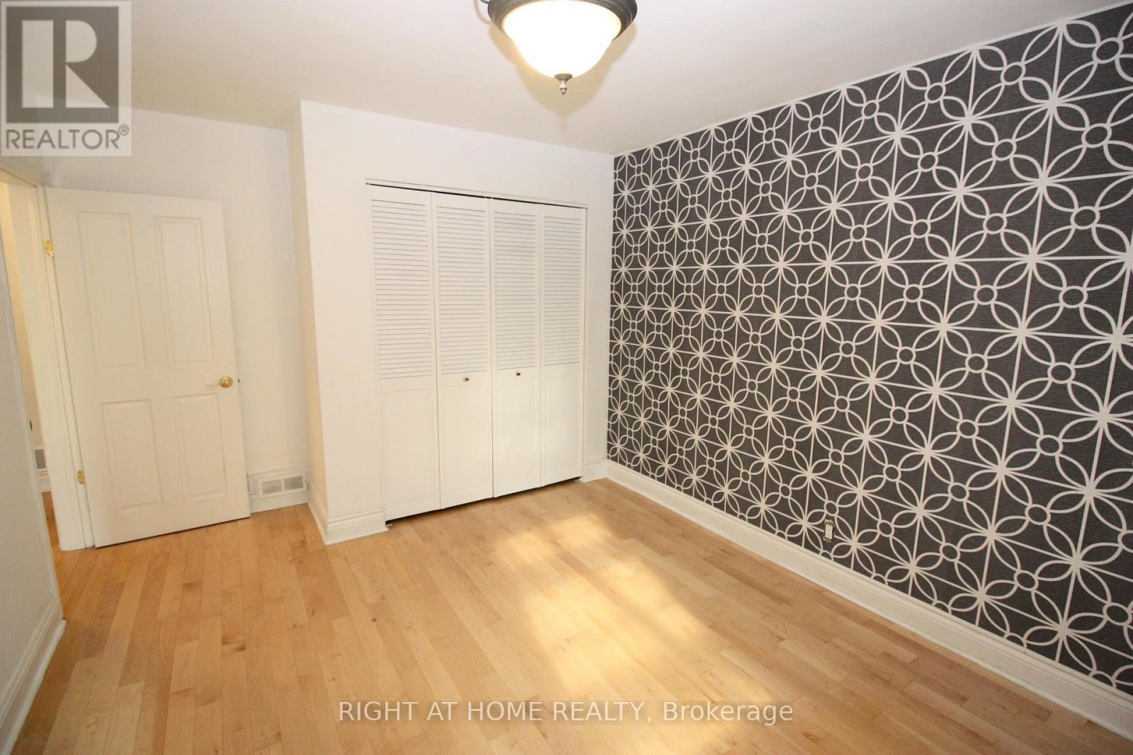 












479 RIMILTON AVENUE

,
Toronto (Alderwood),




Ontario
M8W2H2

