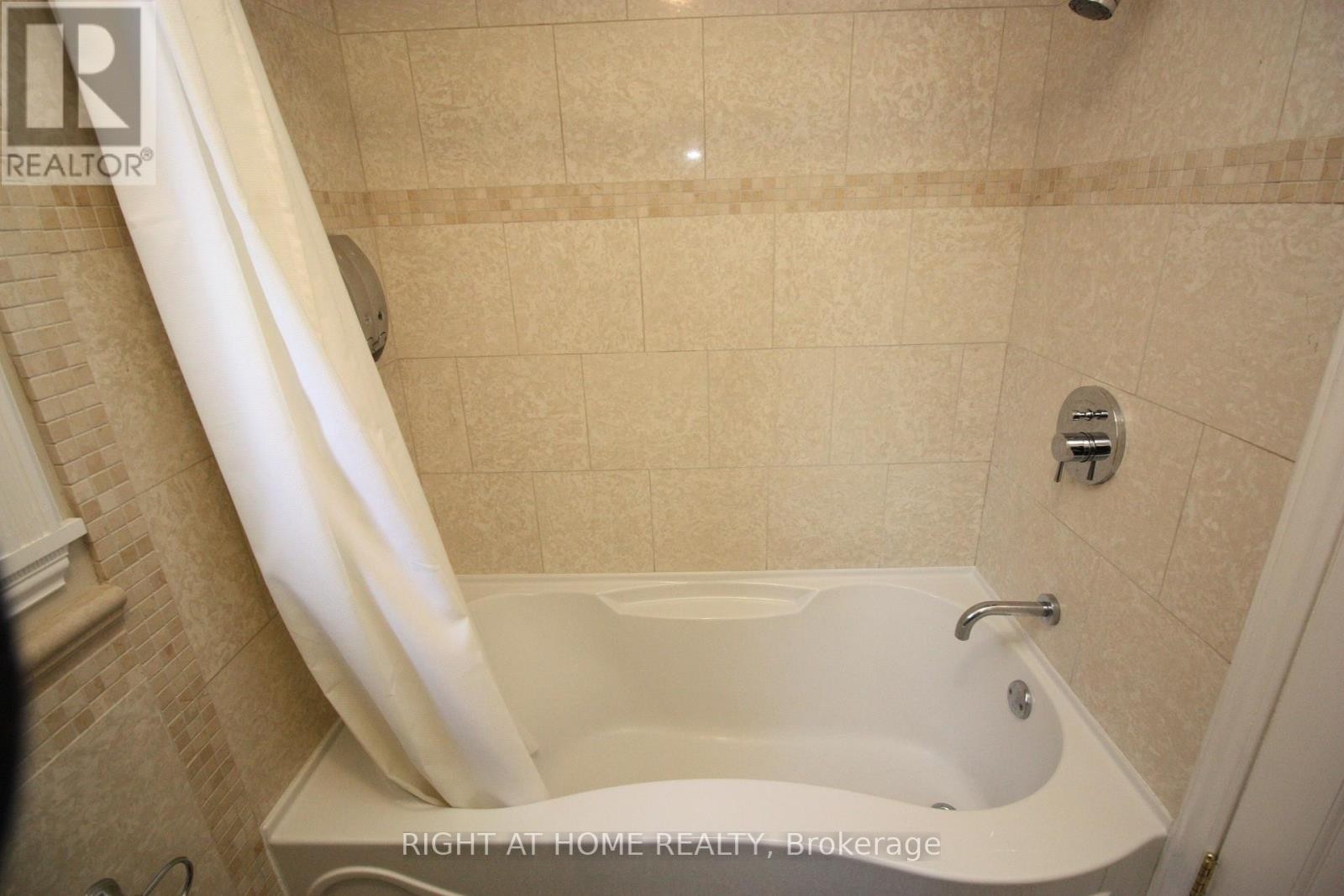 












479 RIMILTON AVENUE

,
Toronto (Alderwood),




Ontario
M8W2H2

