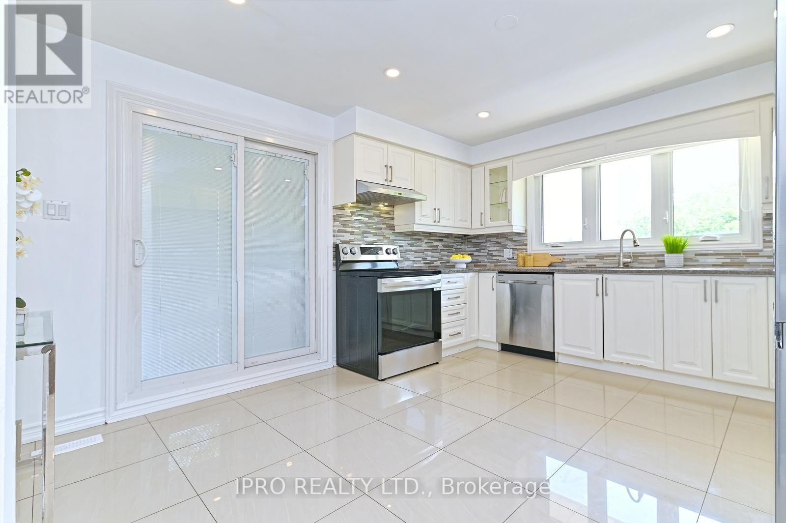 












2101 PARKWAY DRIVE

,
Burlington (Mountainside),




Ontario
L7P1S5

