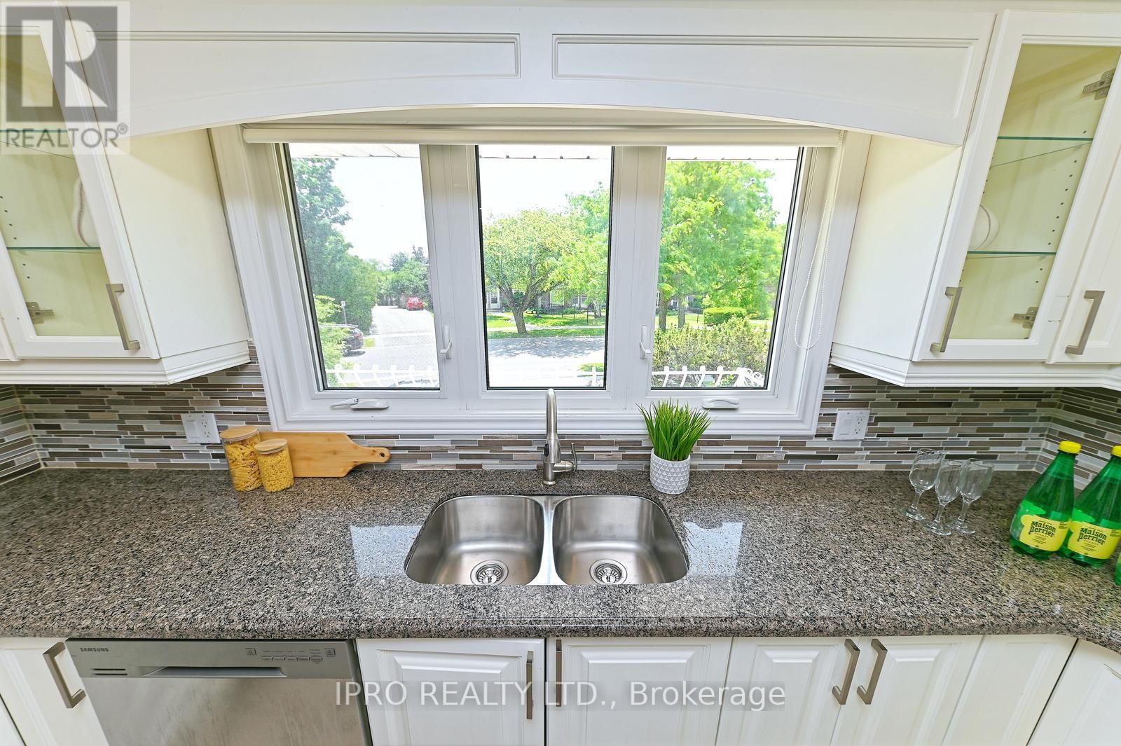 












2101 PARKWAY DRIVE

,
Burlington (Mountainside),




Ontario
L7P1S5

