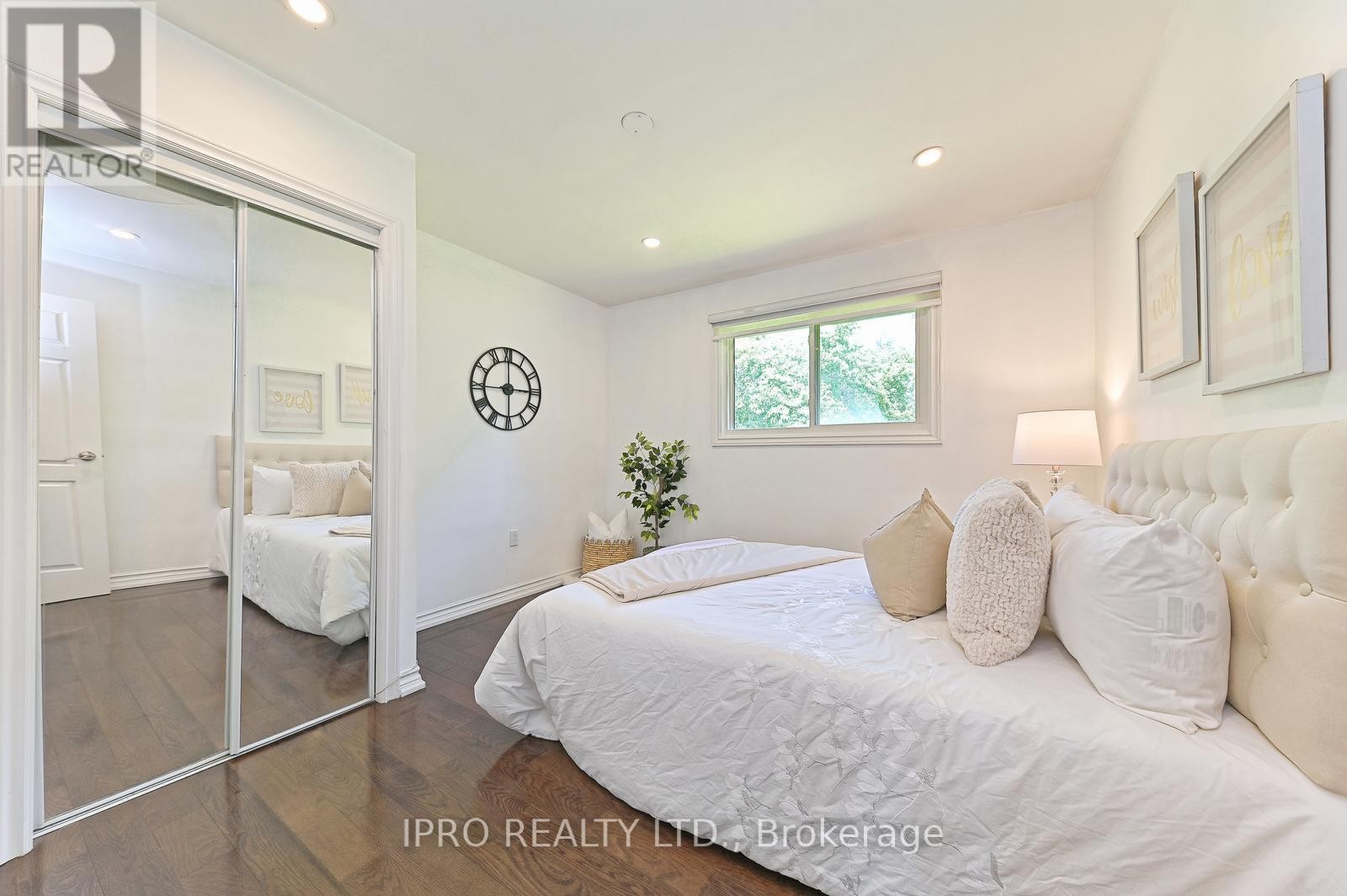 












2101 PARKWAY DRIVE

,
Burlington (Mountainside),




Ontario
L7P1S5

