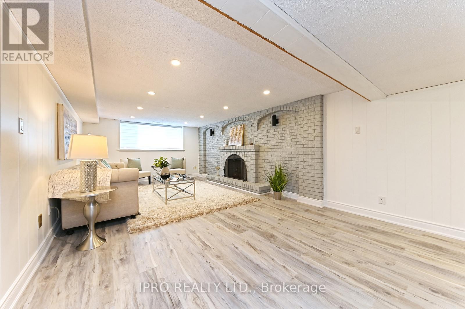 












2101 PARKWAY DRIVE

,
Burlington (Mountainside),




Ontario
L7P1S5

