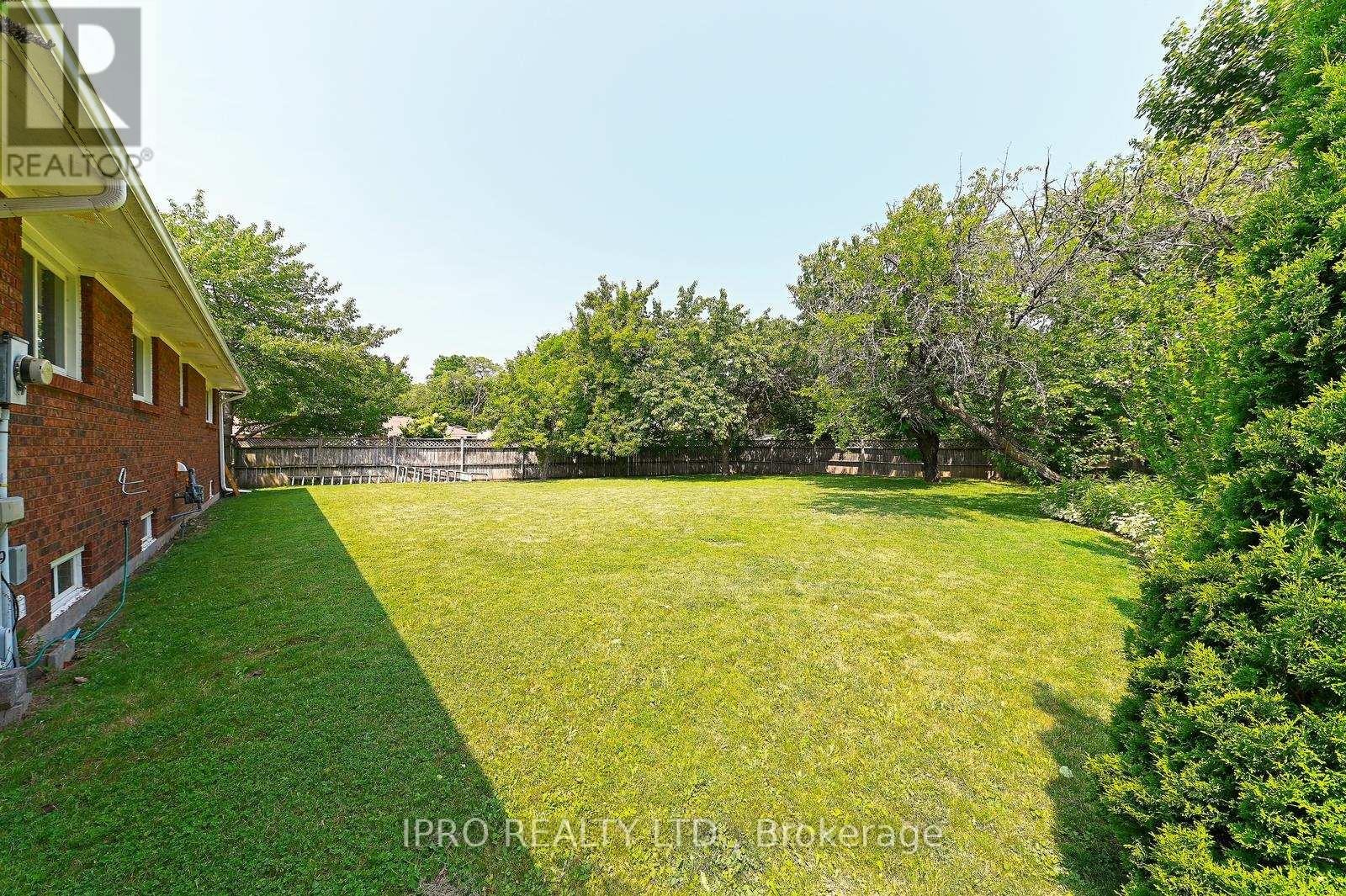 












2101 PARKWAY DRIVE

,
Burlington (Mountainside),




Ontario
L7P1S5

