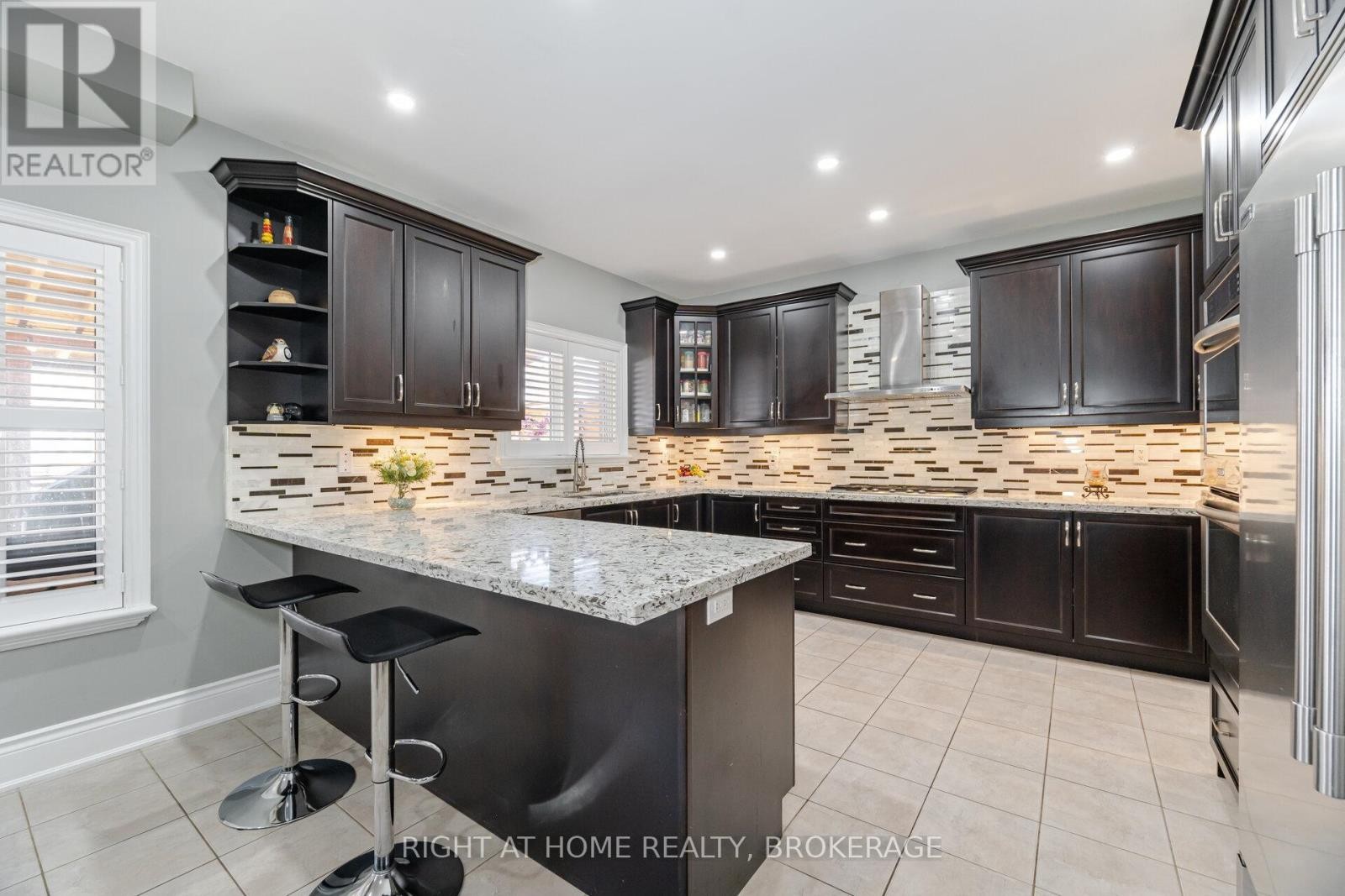 












105 ROYAL WEST DRIVE

,
Brampton (Credit Valley),




Ontario
L6X0V6

