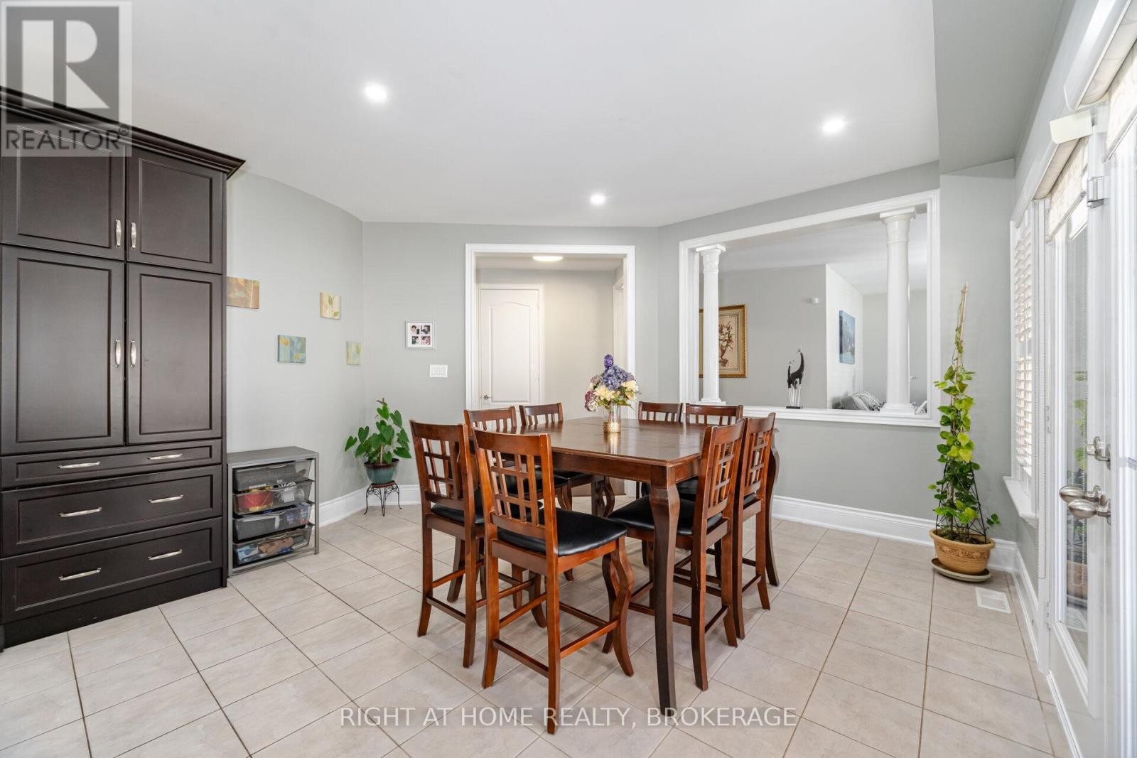 












105 ROYAL WEST DRIVE

,
Brampton (Credit Valley),




Ontario
L6X0V6


