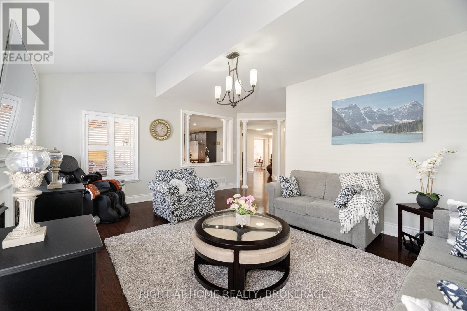 












105 ROYAL WEST DRIVE

,
Brampton (Credit Valley),




Ontario
L6X0V6

