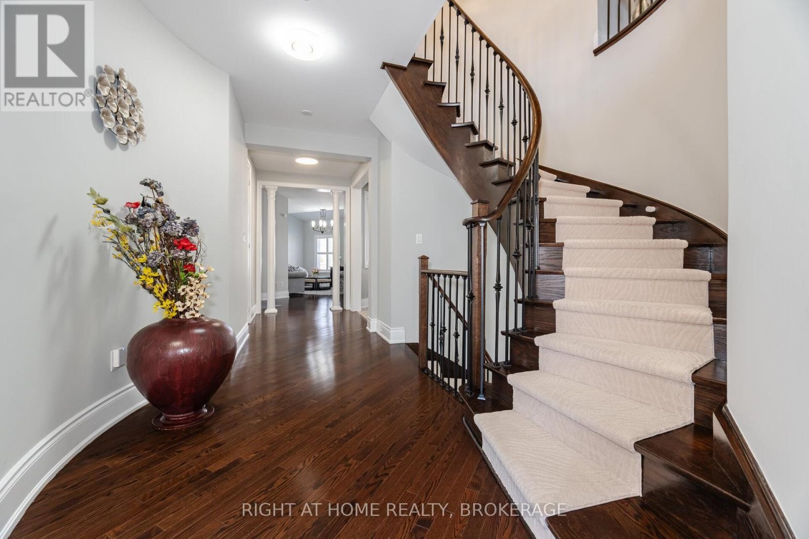 












105 ROYAL WEST DRIVE

,
Brampton (Credit Valley),




Ontario
L6X0V6

