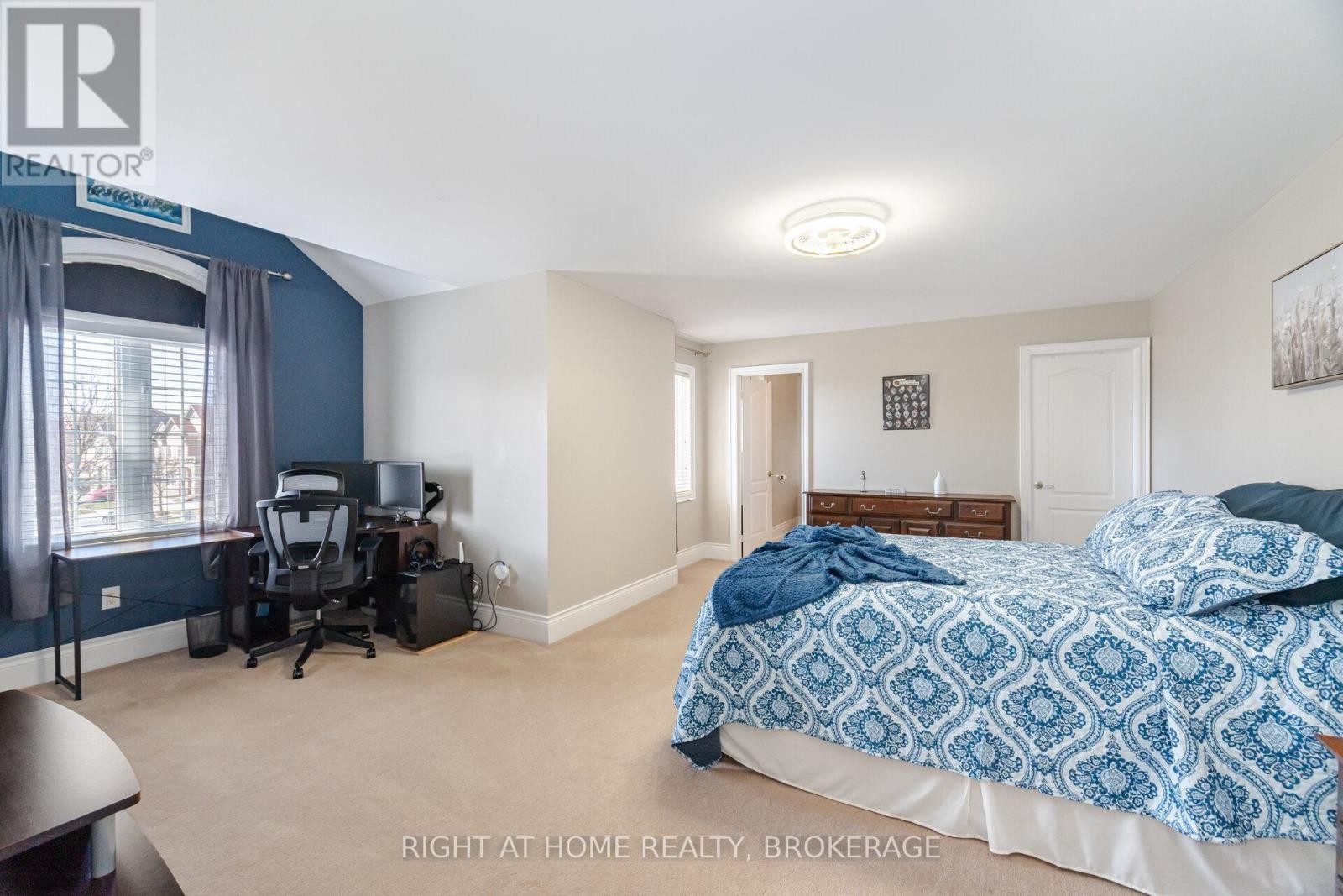 












105 ROYAL WEST DRIVE

,
Brampton (Credit Valley),




Ontario
L6X0V6

