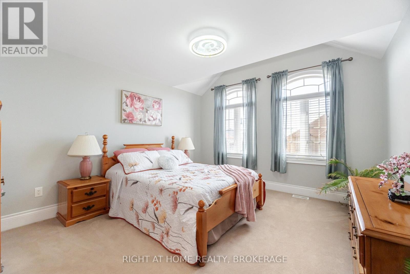 












105 ROYAL WEST DRIVE

,
Brampton (Credit Valley),




Ontario
L6X0V6

