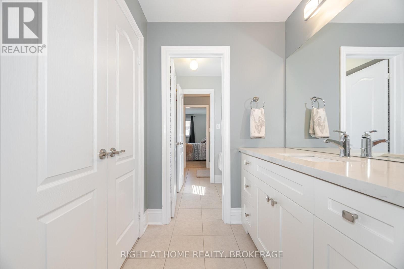












105 ROYAL WEST DRIVE

,
Brampton (Credit Valley),




Ontario
L6X0V6

