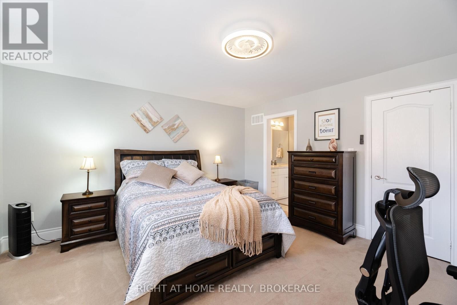 












105 ROYAL WEST DRIVE

,
Brampton (Credit Valley),




Ontario
L6X0V6

