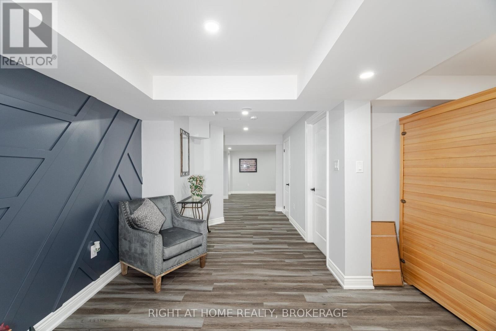 












105 ROYAL WEST DRIVE

,
Brampton (Credit Valley),




Ontario
L6X0V6

