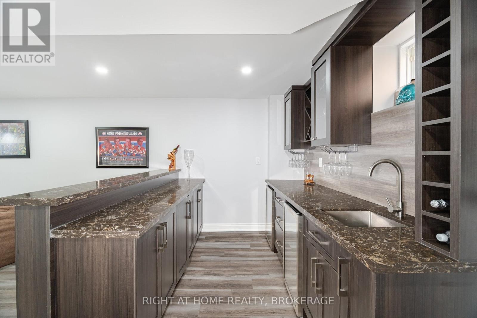 












105 ROYAL WEST DRIVE

,
Brampton (Credit Valley),




Ontario
L6X0V6

