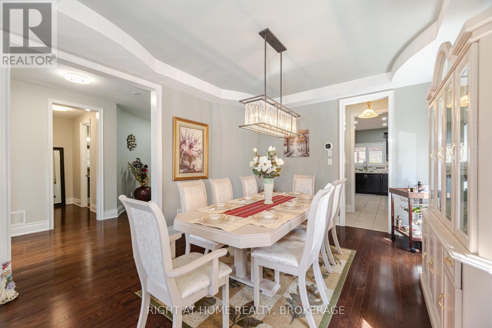 












105 ROYAL WEST DRIVE

,
Brampton (Credit Valley),




Ontario
L6X0V6

