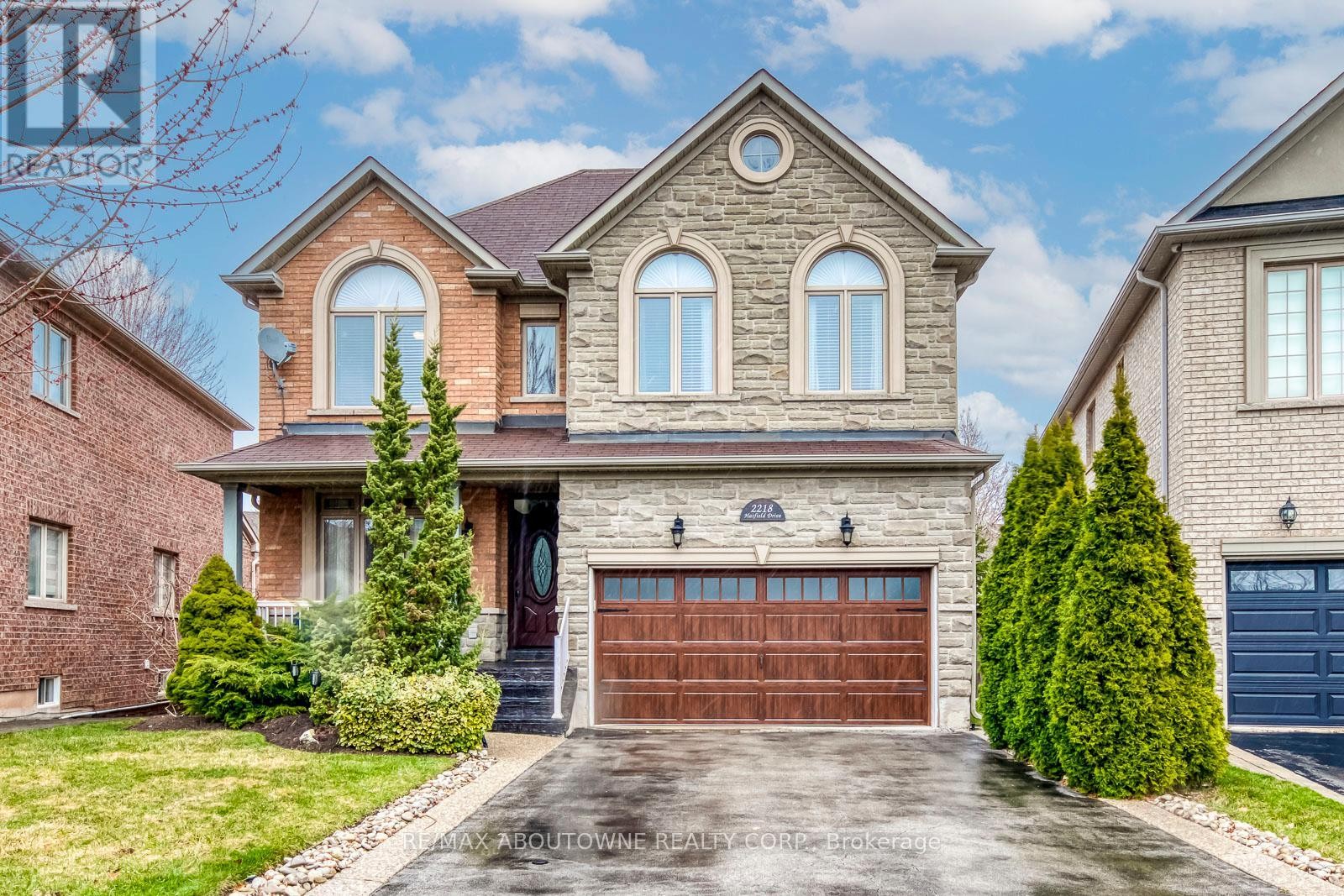 












2218 HATFIELD DRIVE

,
Oakville (WM Westmount),




Ontario
L6M4W4

