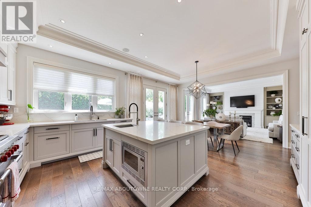 












408 SAVILLE CRESCENT

,
Oakville (WO West),




Ontario
L6L3T8

