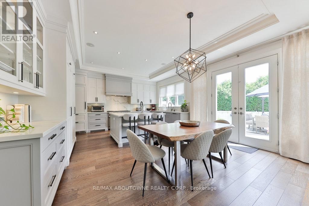 












408 SAVILLE CRESCENT

,
Oakville (WO West),




Ontario
L6L3T8

