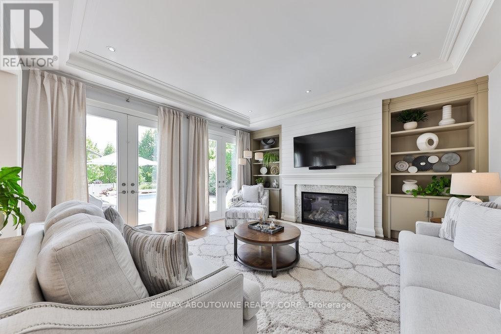












408 SAVILLE CRESCENT

,
Oakville (WO West),




Ontario
L6L3T8

