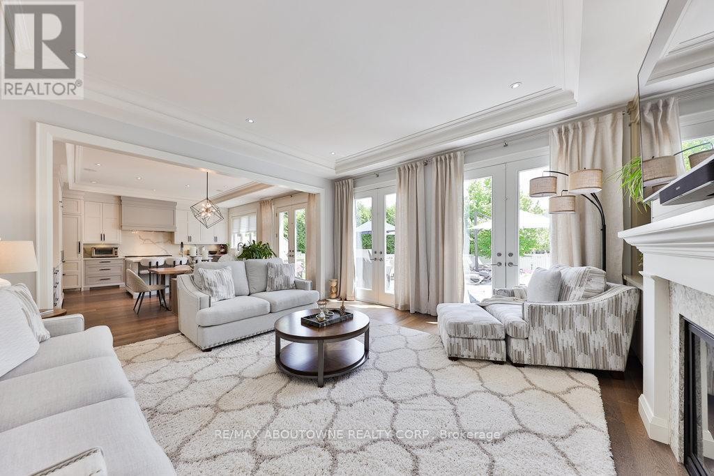 












408 SAVILLE CRESCENT

,
Oakville (WO West),




Ontario
L6L3T8

