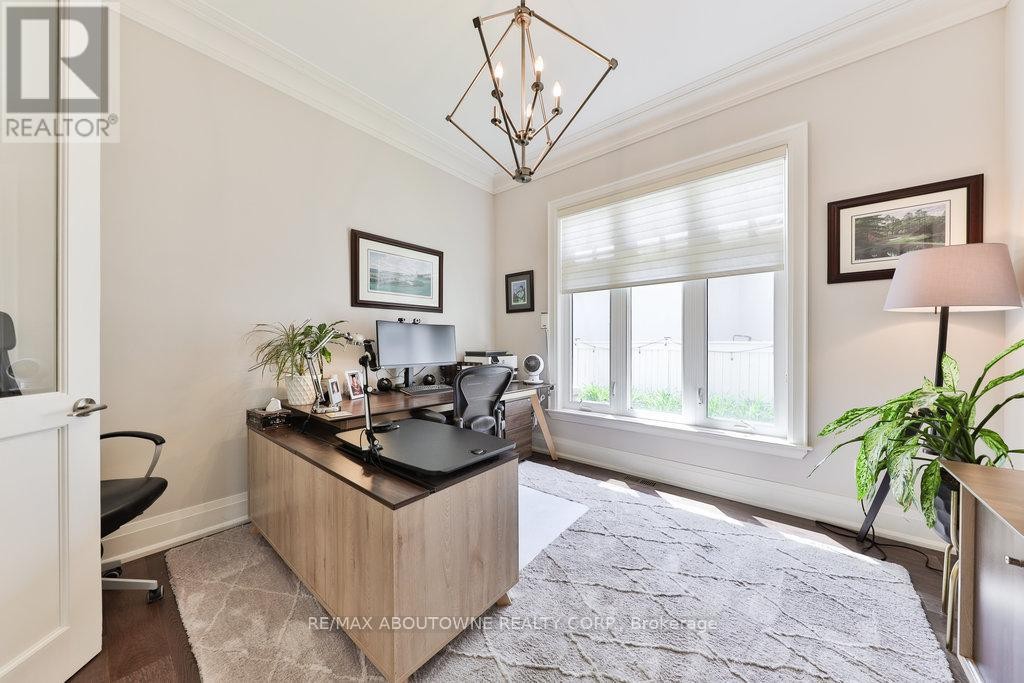 












408 SAVILLE CRESCENT

,
Oakville (WO West),




Ontario
L6L3T8

