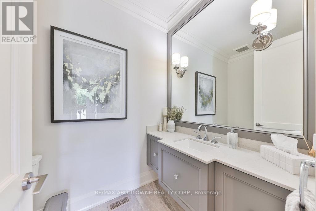 












408 SAVILLE CRESCENT

,
Oakville (WO West),




Ontario
L6L3T8

