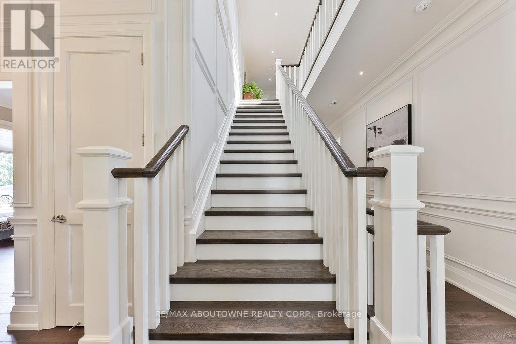 












408 SAVILLE CRESCENT

,
Oakville (WO West),




Ontario
L6L3T8

