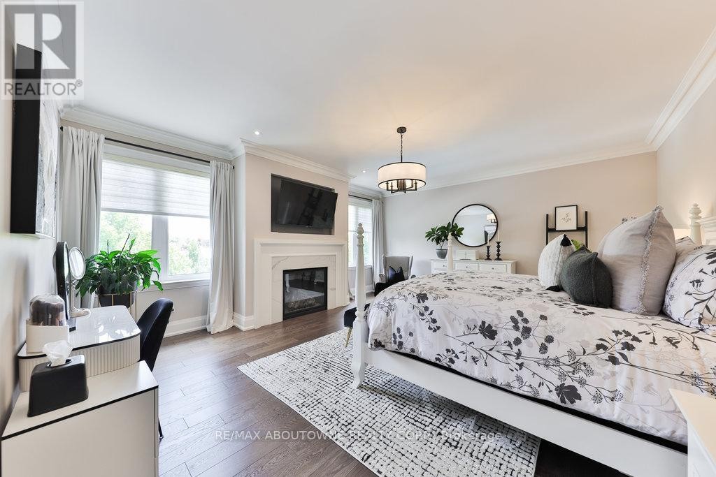 












408 SAVILLE CRESCENT

,
Oakville (WO West),




Ontario
L6L3T8

