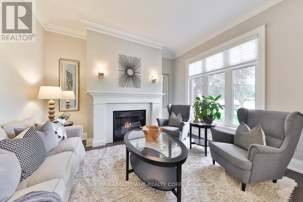












408 SAVILLE CRESCENT

,
Oakville (WO West),




Ontario
L6L3T8

