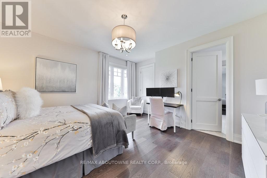 












408 SAVILLE CRESCENT

,
Oakville (WO West),




Ontario
L6L3T8


