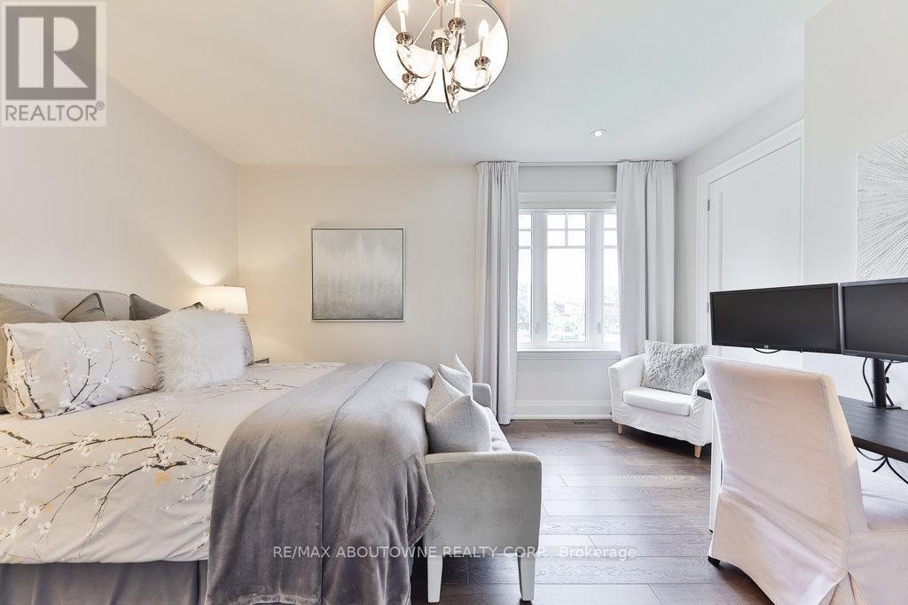 












408 SAVILLE CRESCENT

,
Oakville (WO West),




Ontario
L6L3T8

