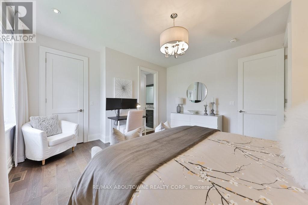 












408 SAVILLE CRESCENT

,
Oakville (WO West),




Ontario
L6L3T8

