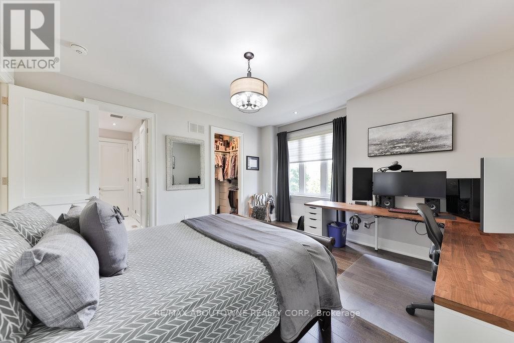 












408 SAVILLE CRESCENT

,
Oakville (WO West),




Ontario
L6L3T8

