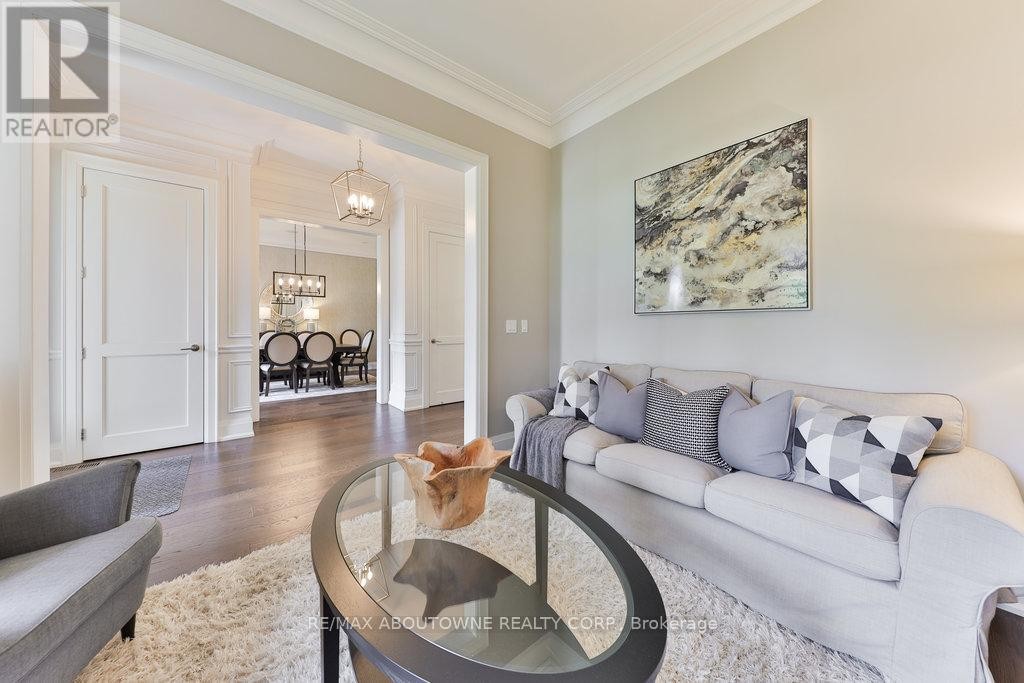 












408 SAVILLE CRESCENT

,
Oakville (WO West),




Ontario
L6L3T8


