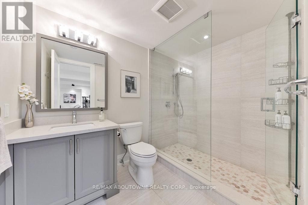 












408 SAVILLE CRESCENT

,
Oakville (WO West),




Ontario
L6L3T8

