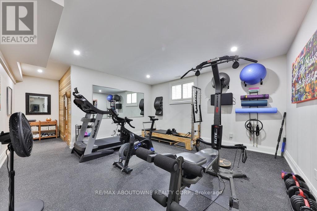 












408 SAVILLE CRESCENT

,
Oakville (WO West),




Ontario
L6L3T8


