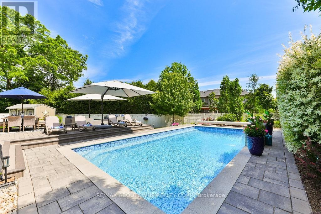 












408 SAVILLE CRESCENT

,
Oakville (WO West),




Ontario
L6L3T8

