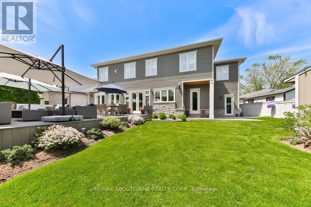 












408 SAVILLE CRESCENT

,
Oakville (WO West),




Ontario
L6L3T8

