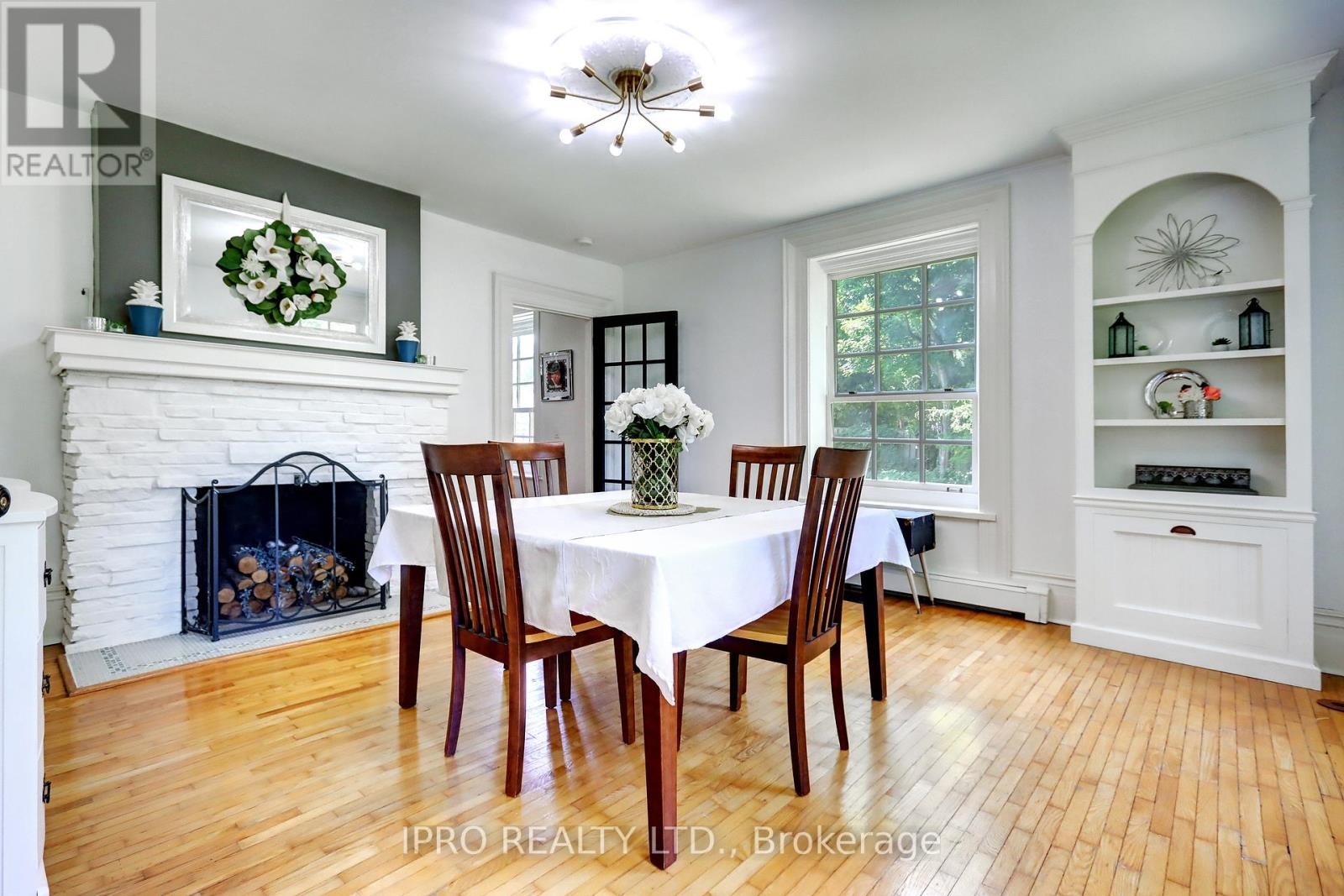 












4 STEWARTTOWN ROAD

,
Halton Hills (Stewarttown),




Ontario
L7G4S5


