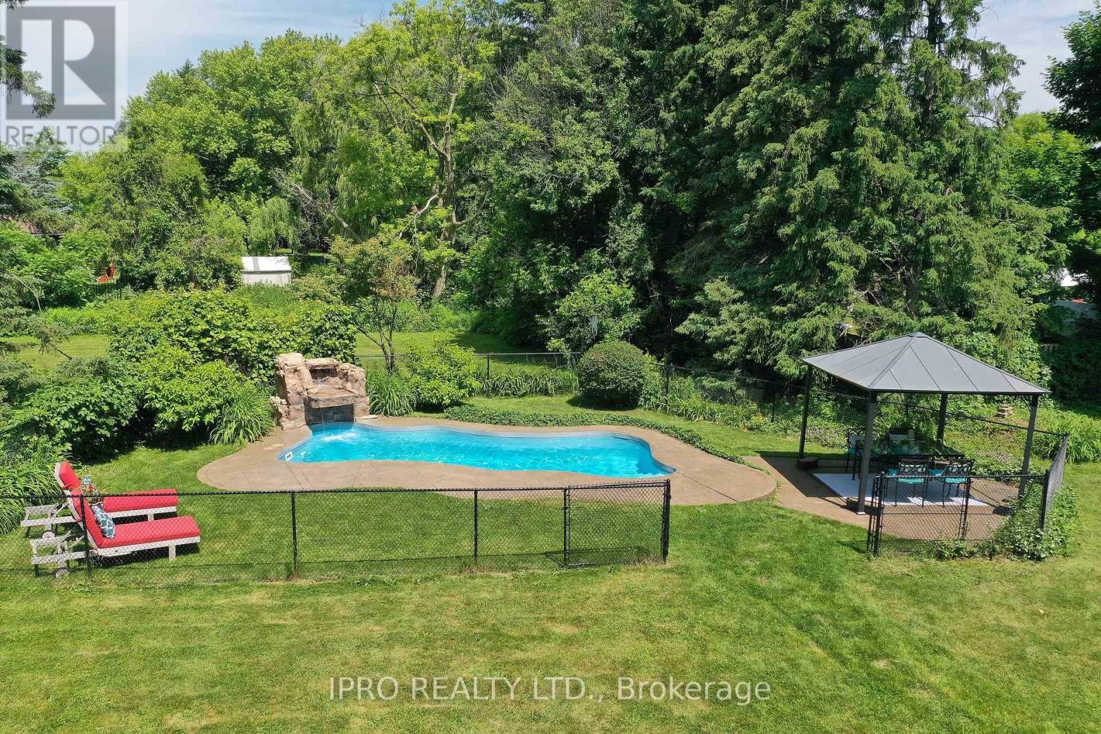 












4 STEWARTTOWN ROAD

,
Halton Hills (Stewarttown),




Ontario
L7G4S5

