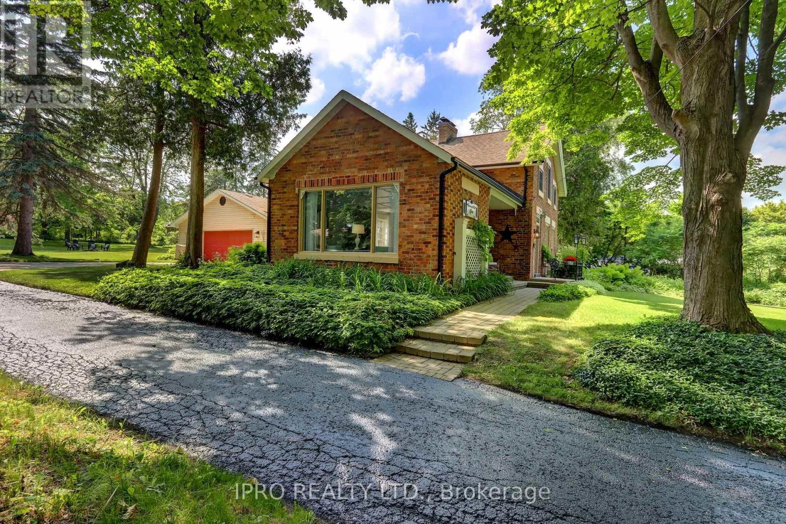 












4 STEWARTTOWN ROAD

,
Halton Hills (Stewarttown),




Ontario
L7G4S5

