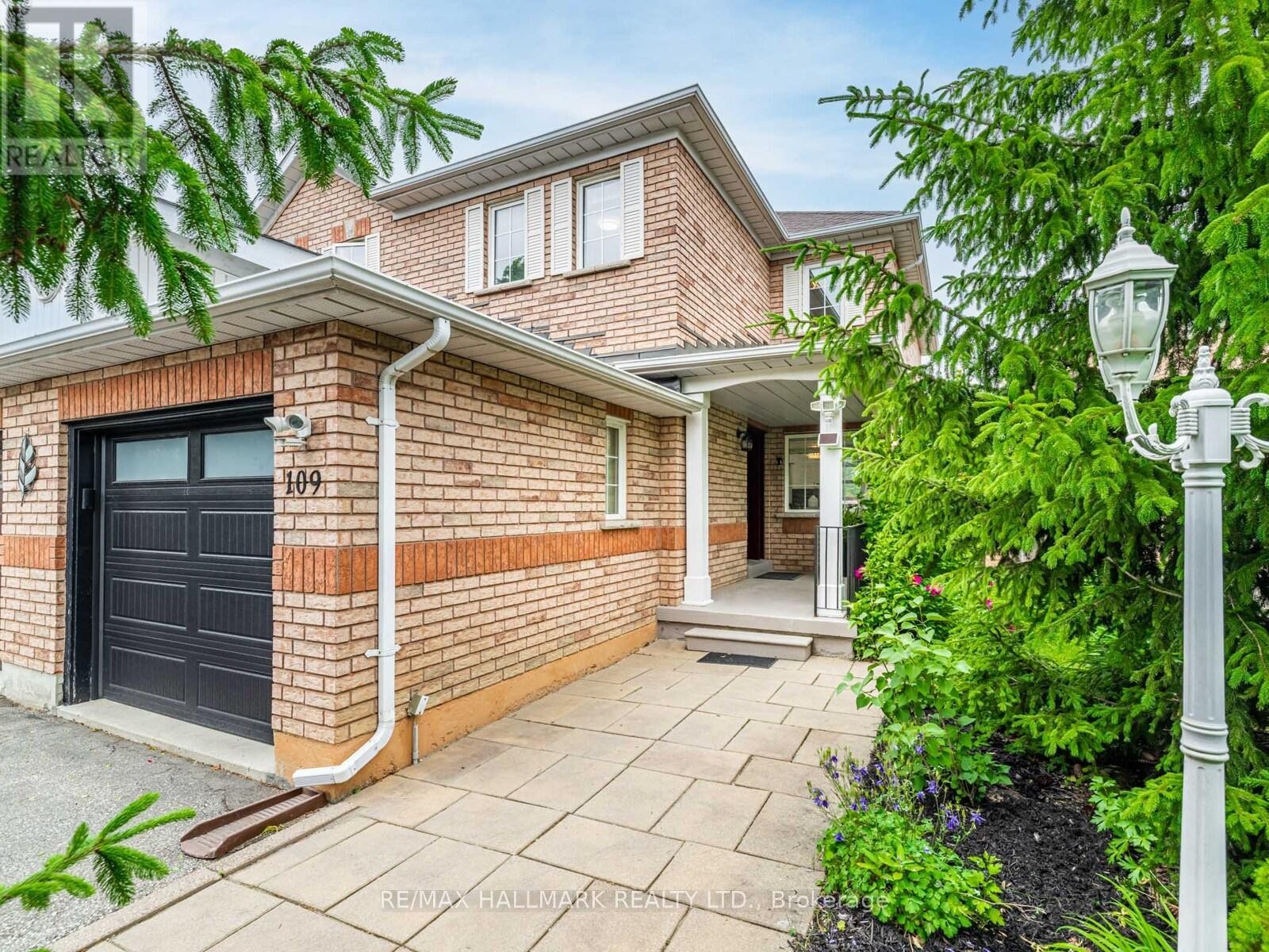 












109 GRAPEVINE ROAD

,
Caledon (Bolton West),




Ontario
L7E2M6

