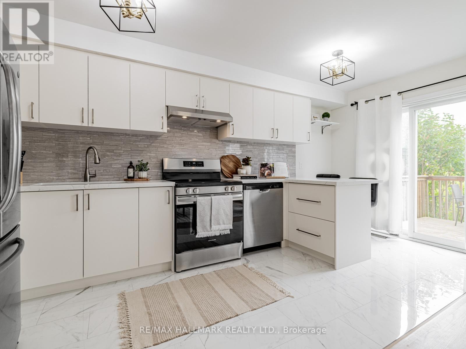 












109 GRAPEVINE ROAD

,
Caledon (Bolton West),




Ontario
L7E2M6


