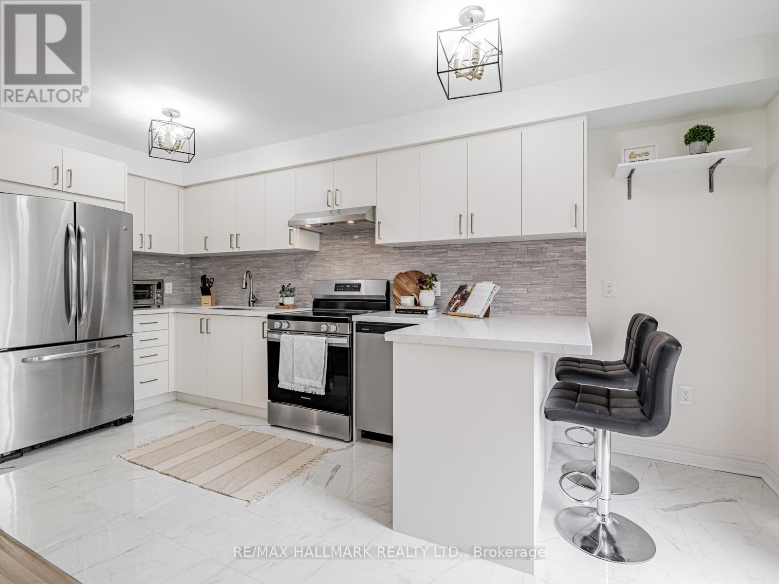 












109 GRAPEVINE ROAD

,
Caledon (Bolton West),




Ontario
L7E2M6

