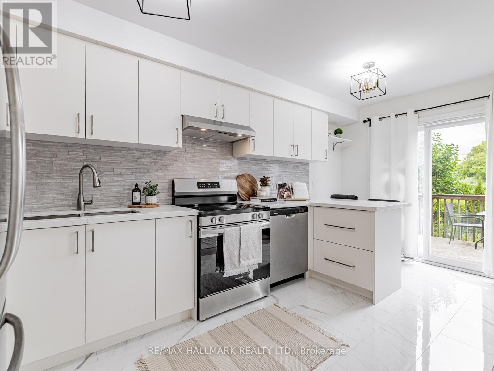 












109 GRAPEVINE ROAD

,
Caledon (Bolton West),




Ontario
L7E2M6

